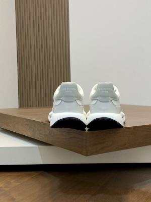 wholesale quality louis vuitton men shoes model no. 871